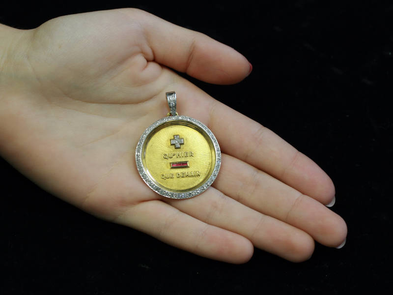 Diamond estate golden 'I love you' pendant